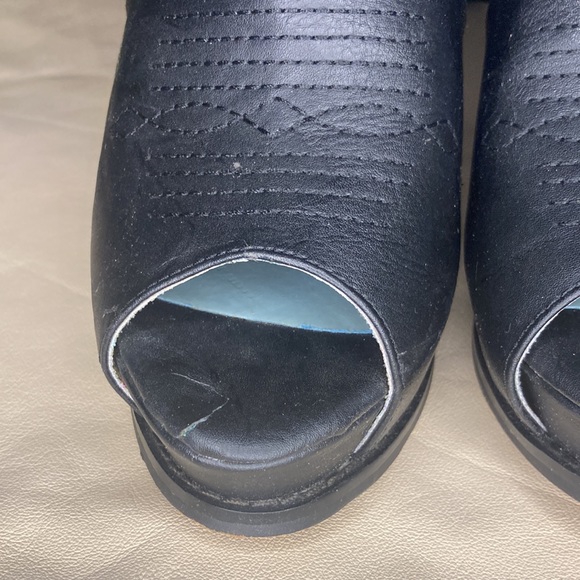 Miranda Lambert snip toe high heel booties. Size 7M Black Escapade - Picture 6 of 11